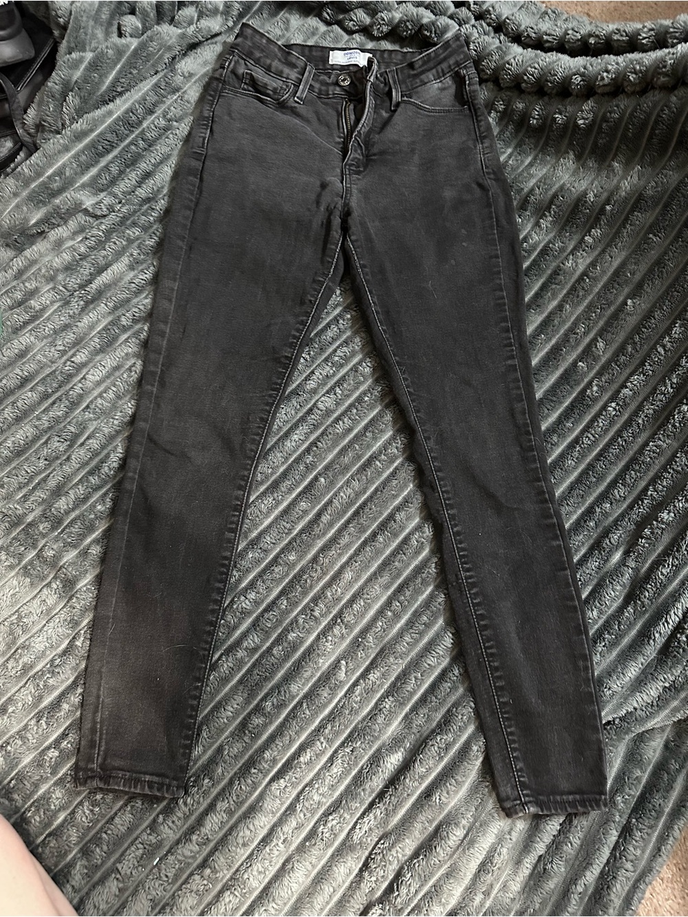 Denizen from Levi's Ultra High-Rise Super Skinny black jeans - Size 4